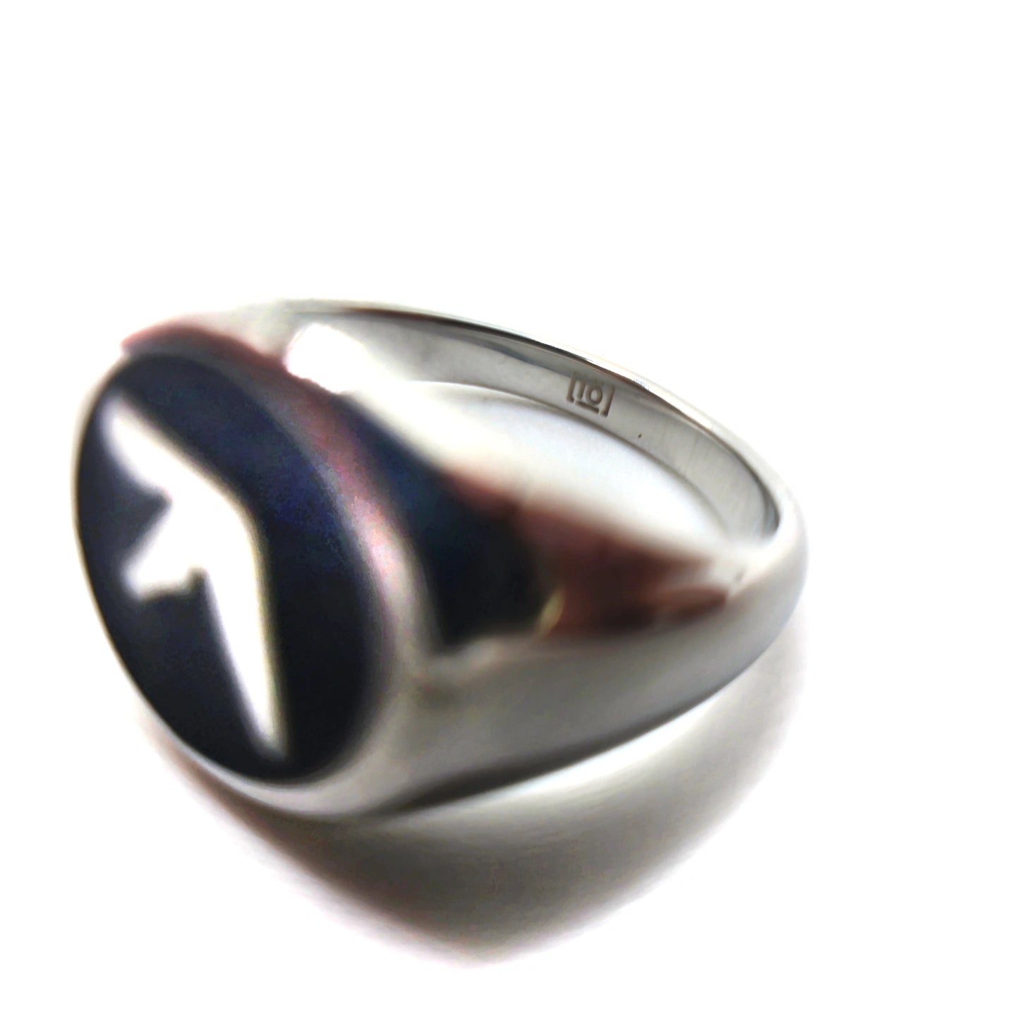 Close up of indie ovation logo on stainless steel silver ring with an Aphex Logo on a black circular base